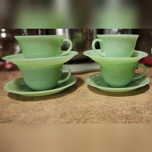Vintage Jadeite Fire king Anchor Hocking 8 pieces. Alice pattern.